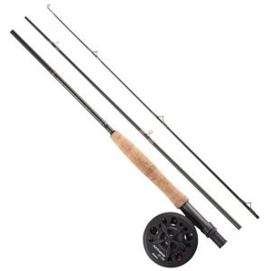 Bilden visar Okuma Air Frame flugfiskeset 9' med 4/6 rulle och #5 flytlina